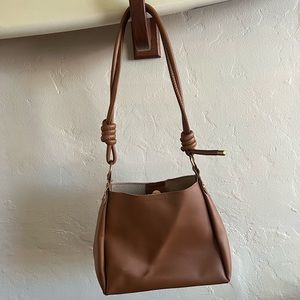 Leather shoulder bag